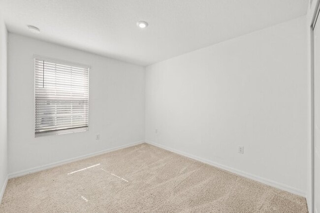 Building Photo - 3 Bedroom and 2.5 Bath Home in Skye Ranch ...