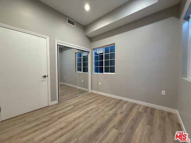 Building Photo - 10605 Owensmouth Ave
