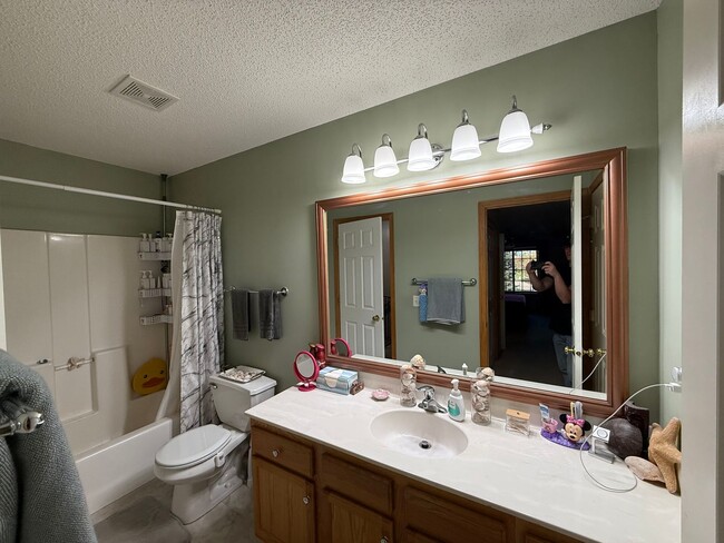 Building Photo - Beautiful 2 Bed, 2 Bath Townhome for Rent ...