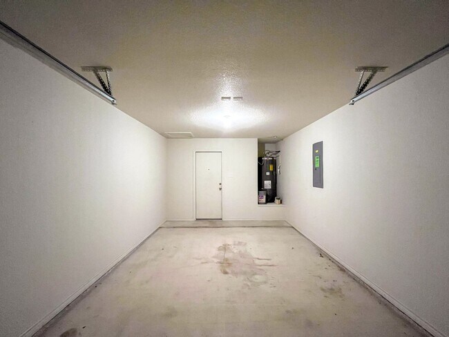 Building Photo - 1517 Justin Lp
