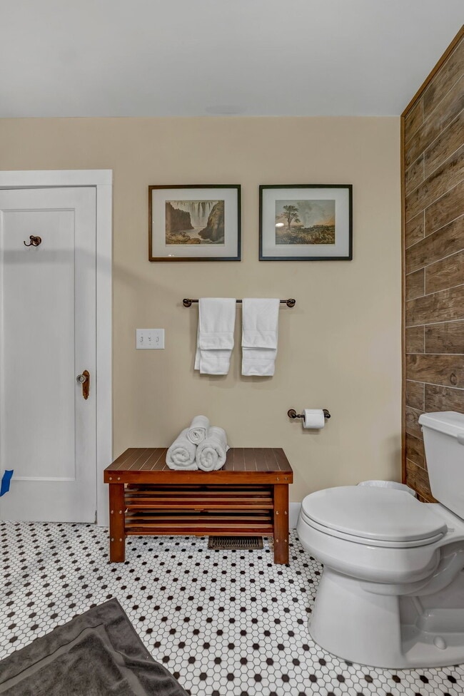 Building Photo - Furnished 1-Bedroom Lower Apartment on Main St