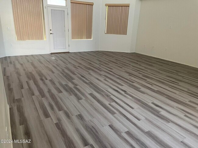 Building Photo - 2514 N Camino Reloj