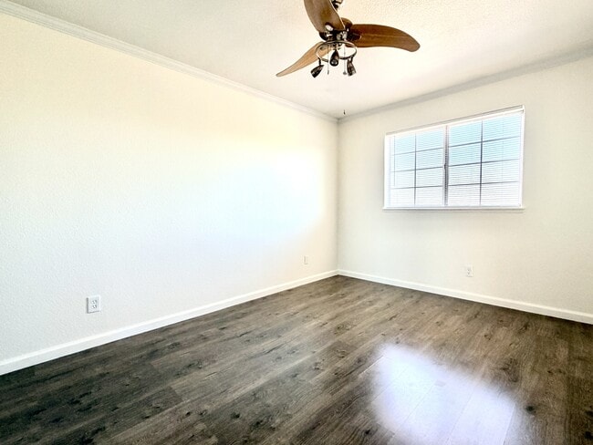 Building Photo - 8529 C. De Buena Fe