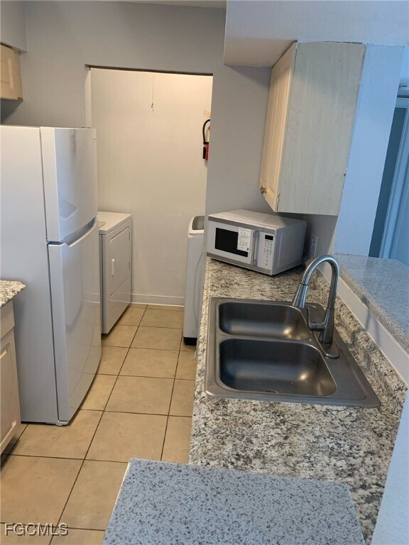 Building Photo - 2929 Winkler Ave