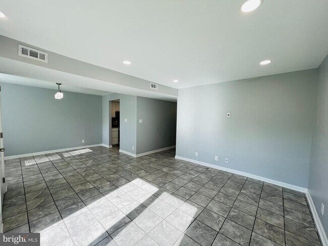 Building Photo - 202 Chesterfield Ln