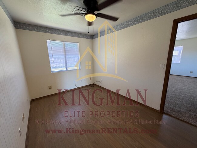 Building Photo - 3 Bedroom / 2 Bath Home with Courtyard Entry, Fireplace & Spacious Backyard