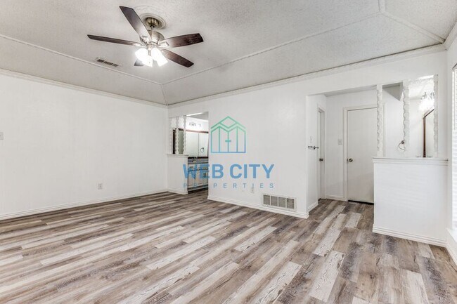 Building Photo - 212 Harris Dr