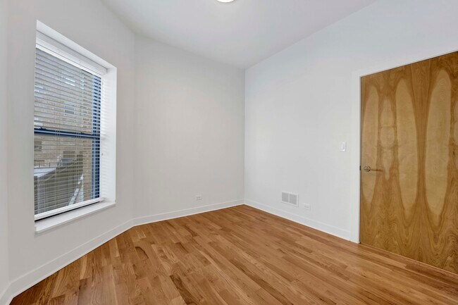 Building Photo - 4911 S Calumet Ave