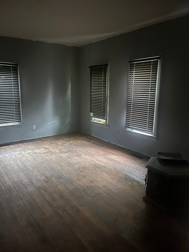 Building Photo - 145 S Donovan St