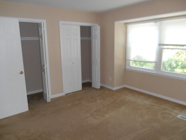 Building Photo - Townhouse in North End of Newport News