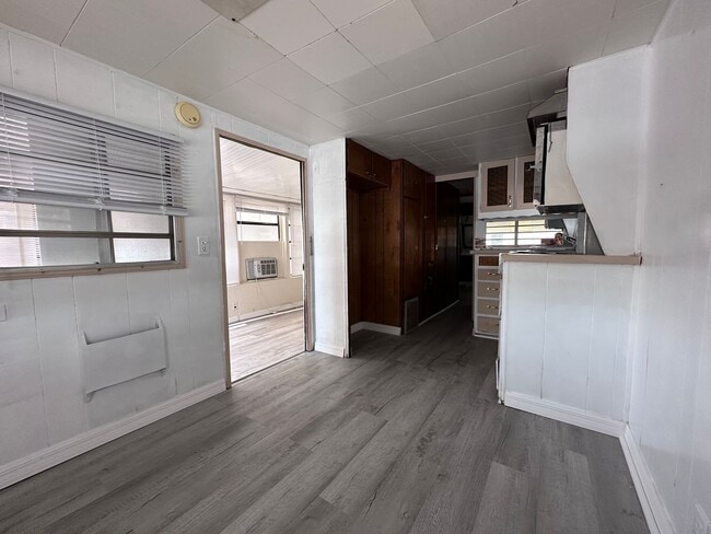 Building Photo - 1/1 Mobile Home - Rent to own - Zephyrhills, FL