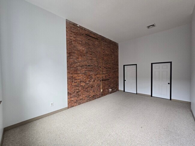 Building Photo - 147 Rawson Rd