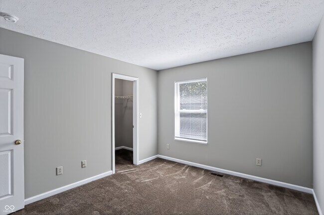 Building Photo - 5439 Lake Boggs St