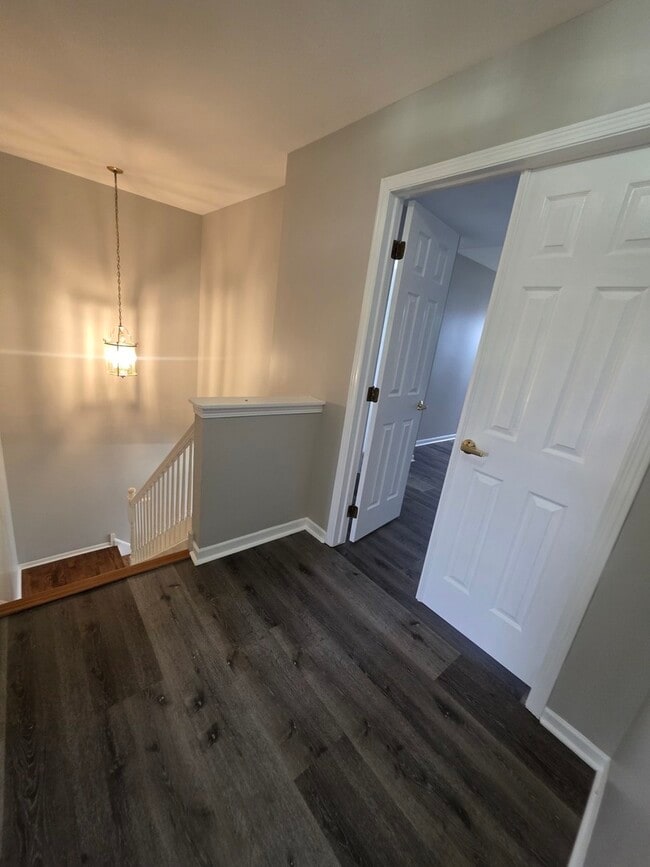 Building Photo - 675 Fieldcrest Dr