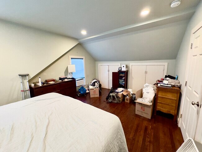 Building Photo - 8 Fox Point Rd