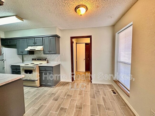 Building Photo - 8712 Rayburn Ave