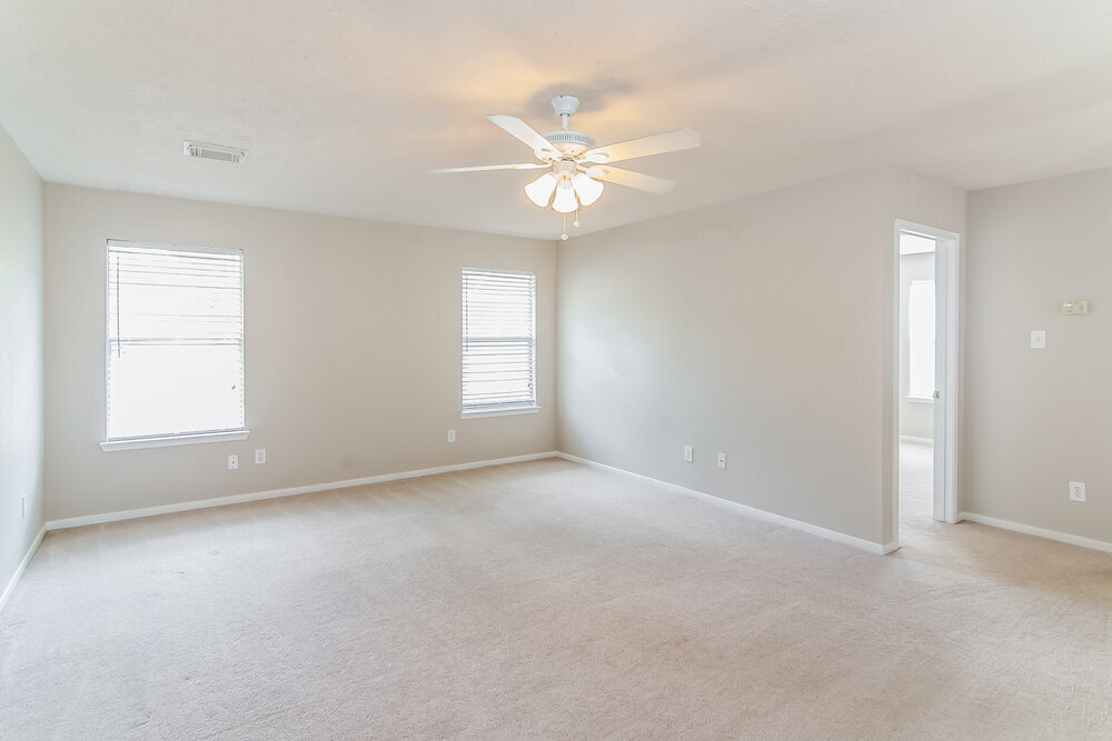 Building Photo - 15526 Oxenford Dr