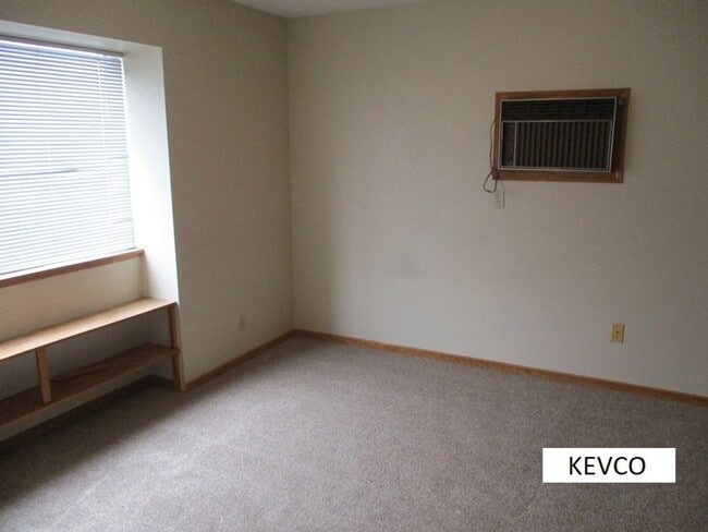 Building Photo - Second-Story Apartment Near Horsetooth!