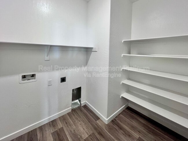 Building Photo - 6088 E Giavanna Ave