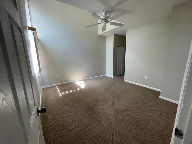Building Photo - 5031 Madison Lakes Cir W