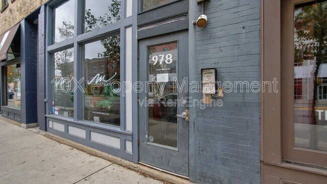 Building Photo - 978 N High St