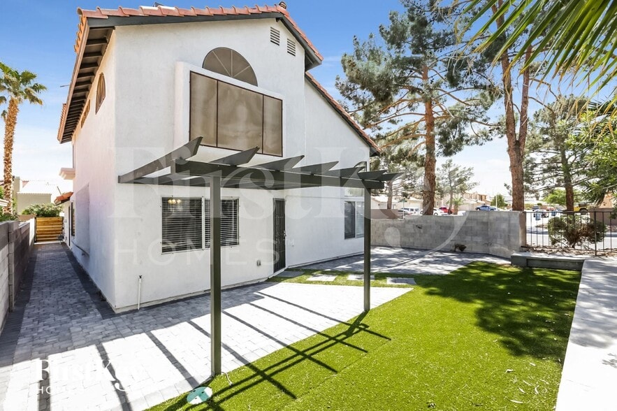 Building Photo - 2699 Moortown St