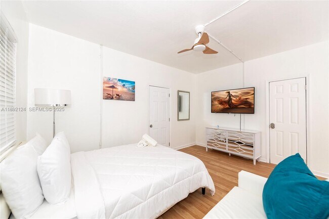 Building Photo - 545 Michigan Ave