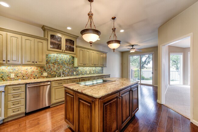 Building Photo - 6533 Chesbro Cir