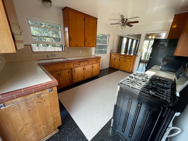 Building Photo - Charming 3BR/2BA Home Nestled in the Hills of Ocean Beach