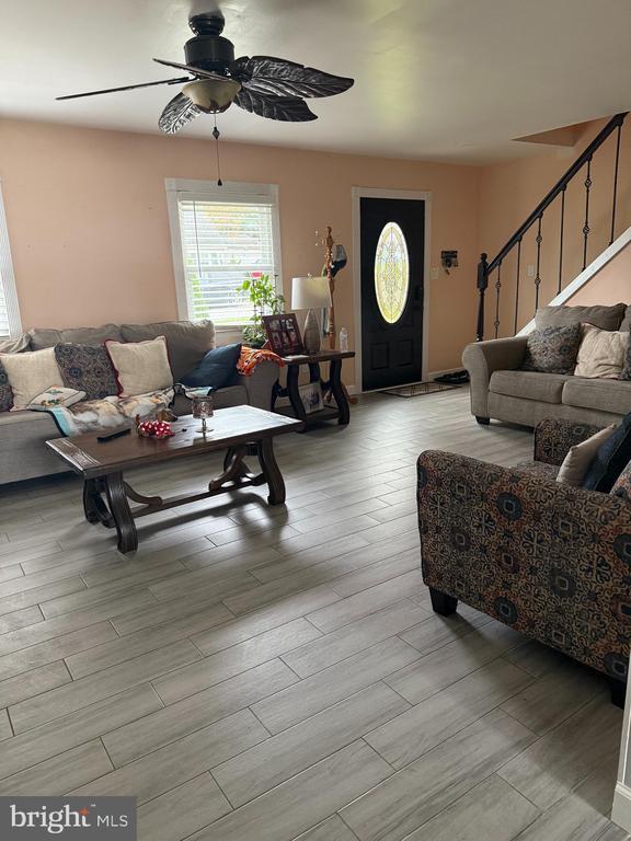 Building Photo - 27 Middleton Ln