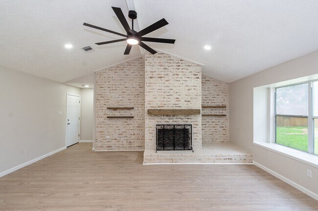Building Photo - 16911 Bougainvilla Ln