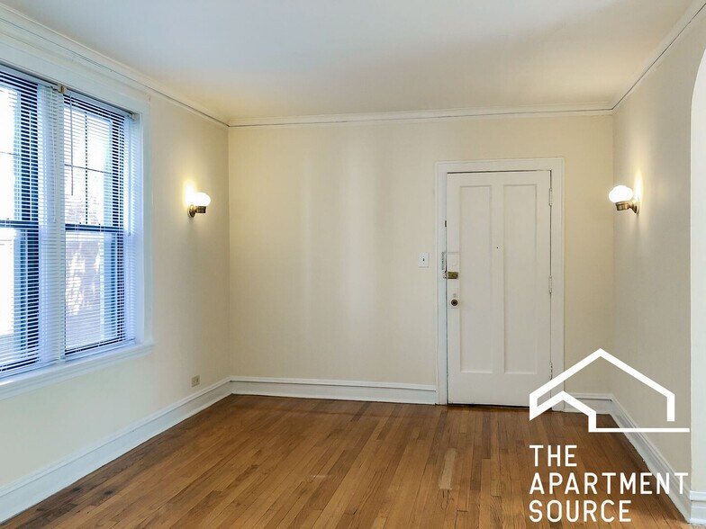 Building Photo - 3622 N Marshfield Ave