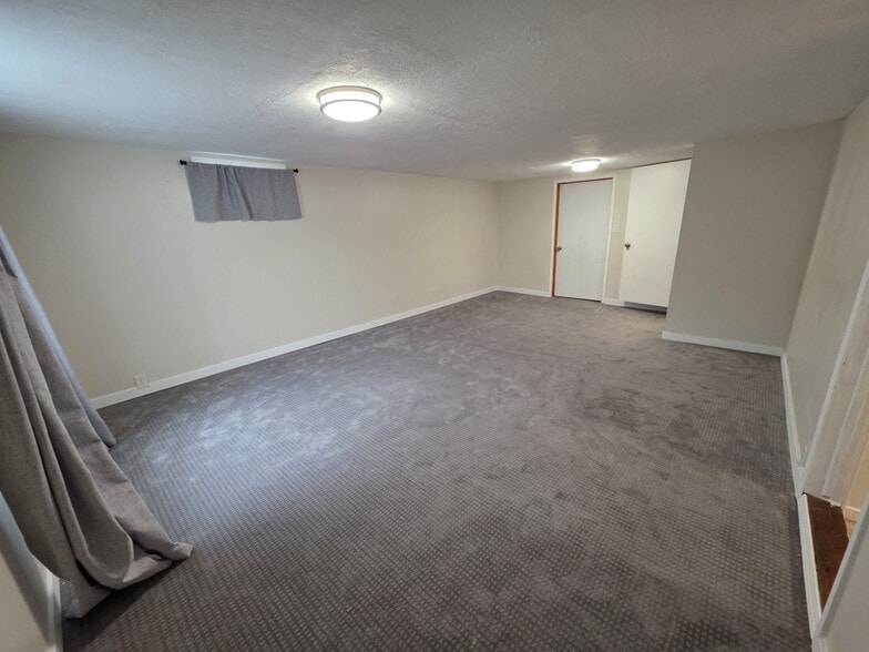 Building Photo - 4467 W 49th S