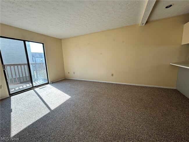 Building Photo - 131 Orchard Dr