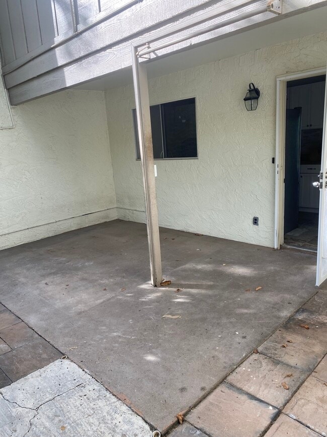 Building Photo - 147 Oko St