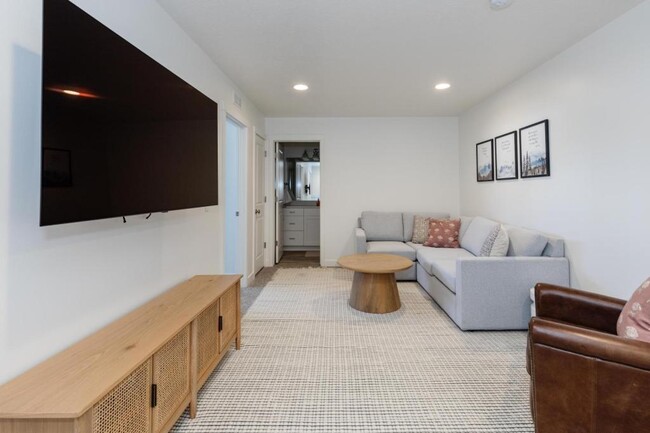 Building Photo - 344 Oregon Trl Dr