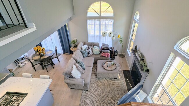 Building Photo - 40 N Golfview Ct