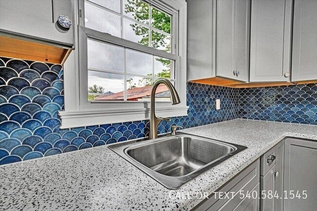 Building Photo - 5001 Hildebrand Rd NW