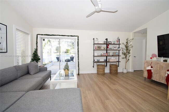 Building Photo - 794 San Remo Dr