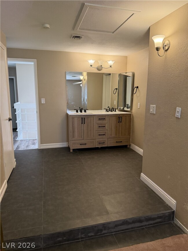 Building Photo - 2408 El Cortez Ave