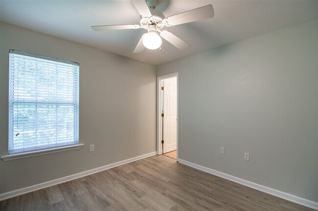 Building Photo - 2738 W Tharpe St