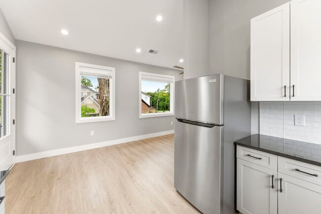 Building Photo - Medford Mews, Carriage House 321