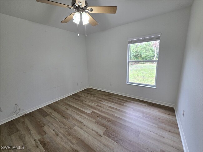 Building Photo - 481 10th Ave NW