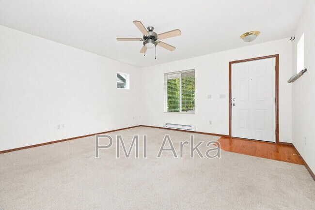 Building Photo - 11048 Elliston Way NE
