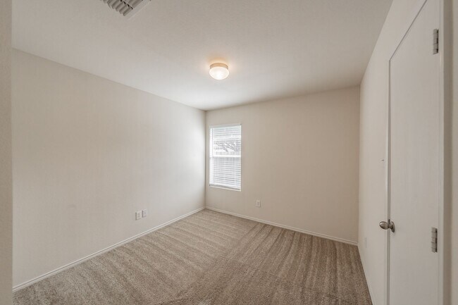 Building Photo - 8864 Valley River Dr