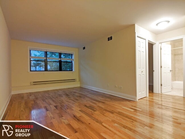 Building Photo - 557 W Arlington Pl