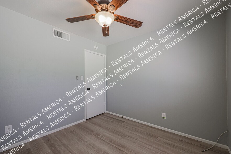 Building Photo - 1329 W Kristal Way
