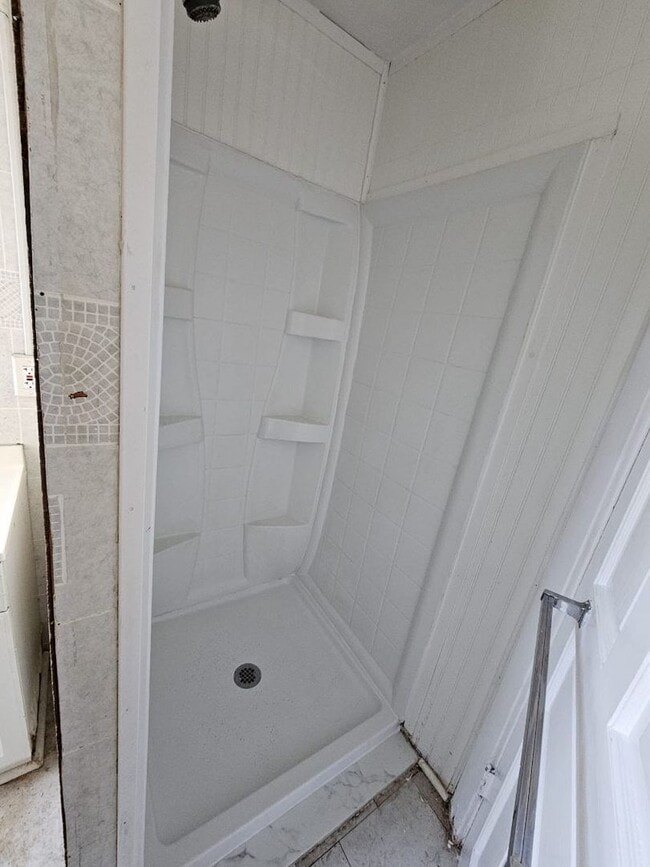 Building Photo - Coming Soon - 5 Bedroom Pet Friendly House in Lancaster!