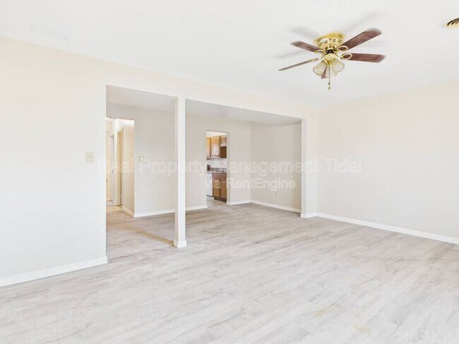 Building Photo - 1528 Darren Cir