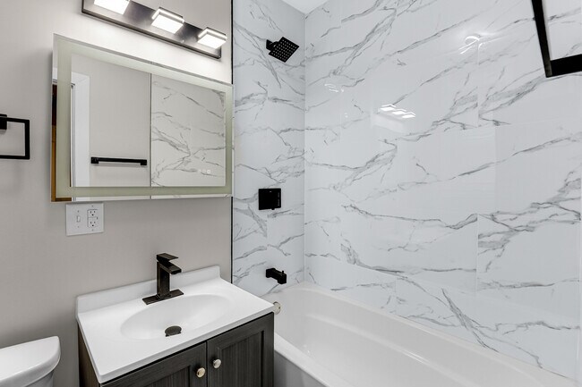 Building Photo - 6362 S Greenwood Ave